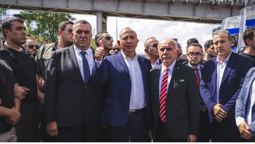 Polis içeridekilere gaz sıktı, Gürsel Tekin CHP il binasına girdi - Resim : 3