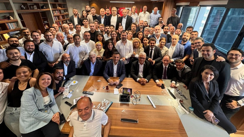 Polis girince savaş alanına dönmüştü: CHP İstanbul İl binasını kapattı - Resim : 1