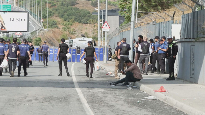 Gözler CHP İstanbul'da: Barikat büyüdü, bekleyiş sürüyor - Resim : 5