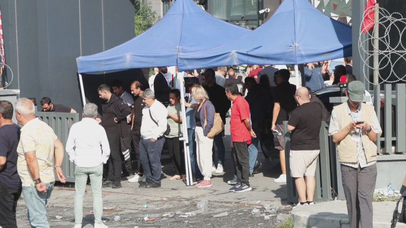 Gözler CHP İstanbul'da: Barikat büyüdü, bekleyiş sürüyor - Resim : 4