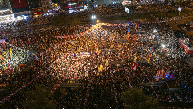 Özgür Özel: Kumpasçıları ve işbirlikçileri gömeceğiz - Resim : 1