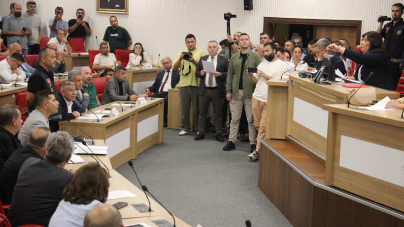 Aydın'da gergin meclis! AKP'ye geçen Çerçioğlu "Bu şekilde yönetemem" diyerek toplantıyı erteledi - Resim : 7