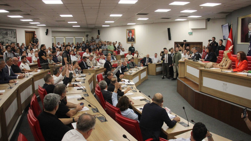 Aydın'da gergin meclis! AKP'ye geçen Çerçioğlu "Bu şekilde yönetemem" diyerek toplantıyı erteledi - Resim : 10