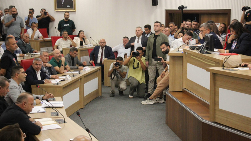 Aydın'da gergin meclis! AKP'ye geçen Çerçioğlu "Bu şekilde yönetemem" diyerek toplantıyı erteledi - Resim : 11