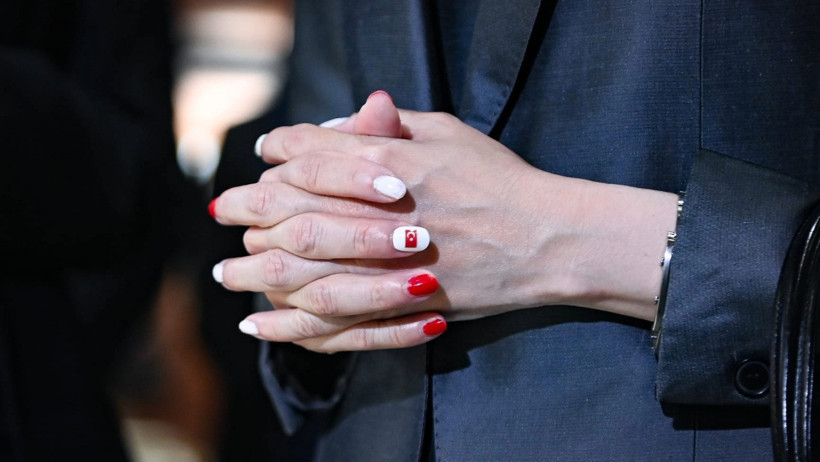 Japonya Prensesi Akiko'nun tırnağında anlamlı işleme - Resim : 2