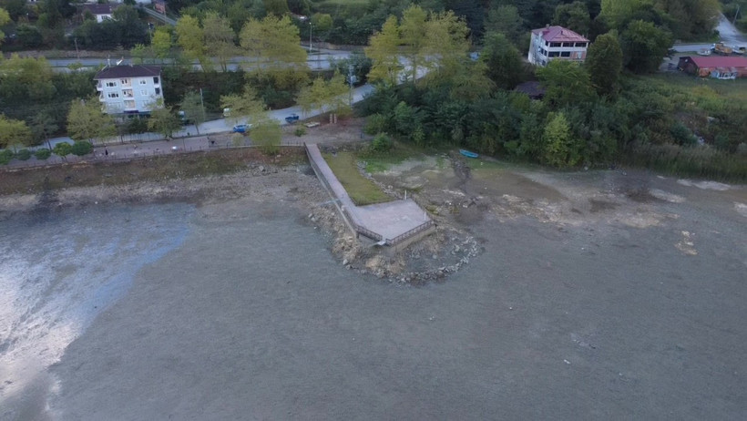 Barajda sular çekildi, kara ortaya çıktı - Resim : 1