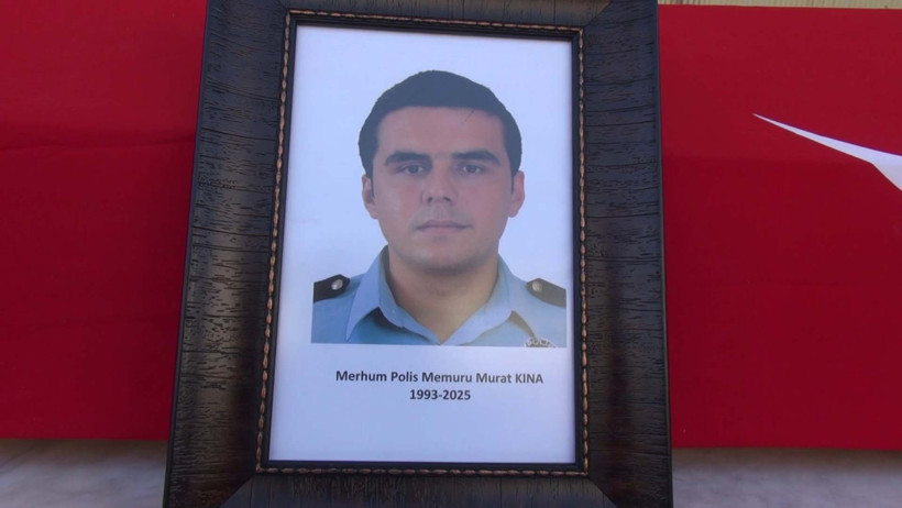 Polis memuru halı sahada can verdi - Resim : 1