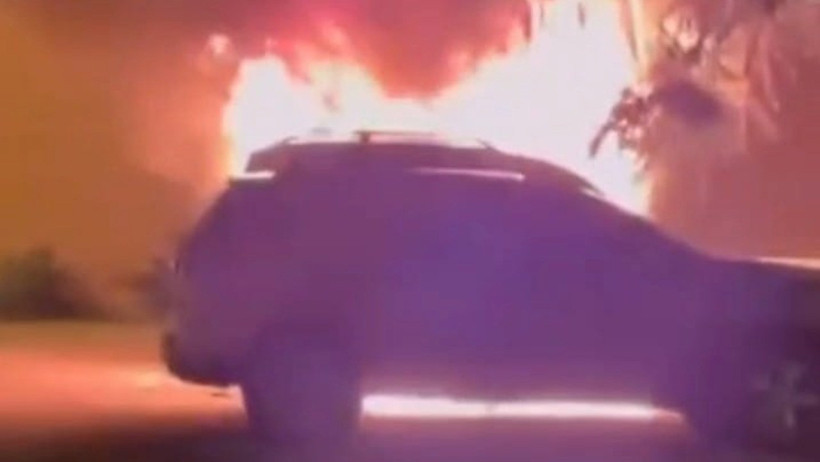 Amasya'da korkutan yangın: Patlamalar otoparkı savaş alanına çevirdi - Resim : 1