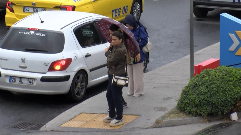 İstanbul'da yağmur trafiği kilitledi - Resim : 1