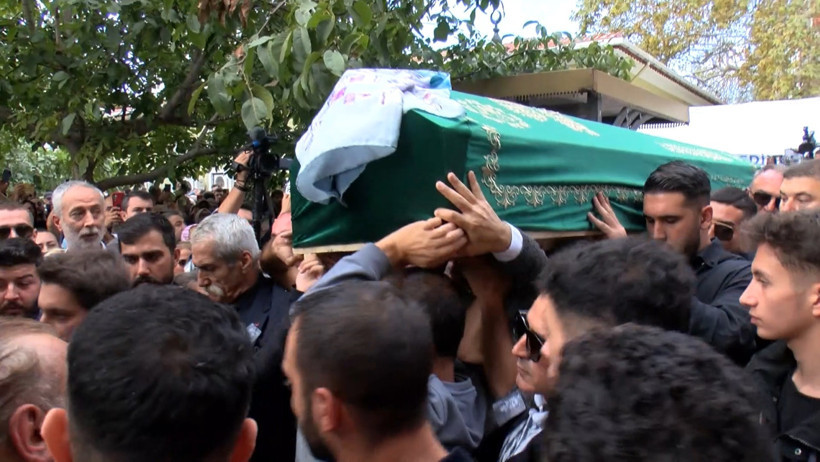 Güllü’ye veda: Kızı fenalaştı - Resim : 1