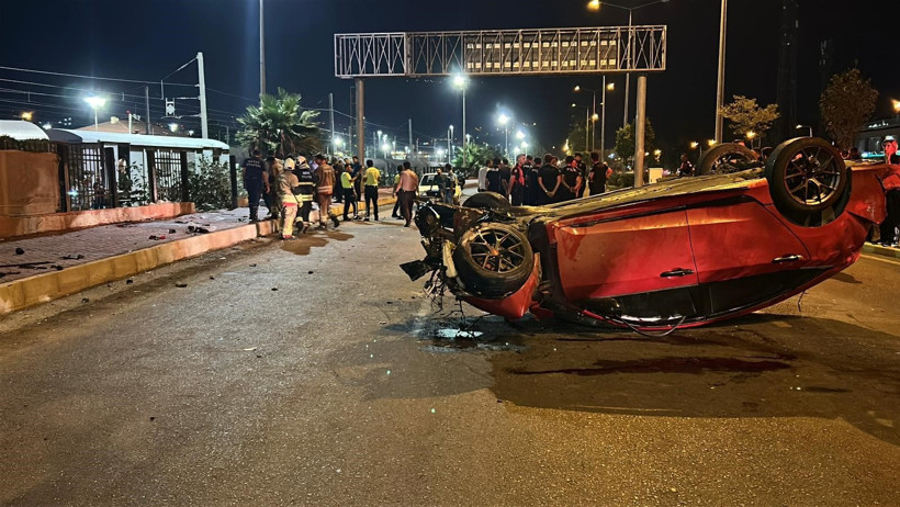 Kaldırımda yürüyen yayaların arasına daldı: 3 ölü, 3 yaralı - Resim : 1