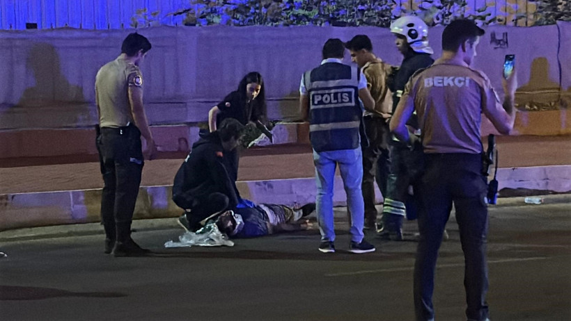 Kaldırımda yürüyen yayaların arasına daldı: 3 ölü, 3 yaralı - Resim : 2