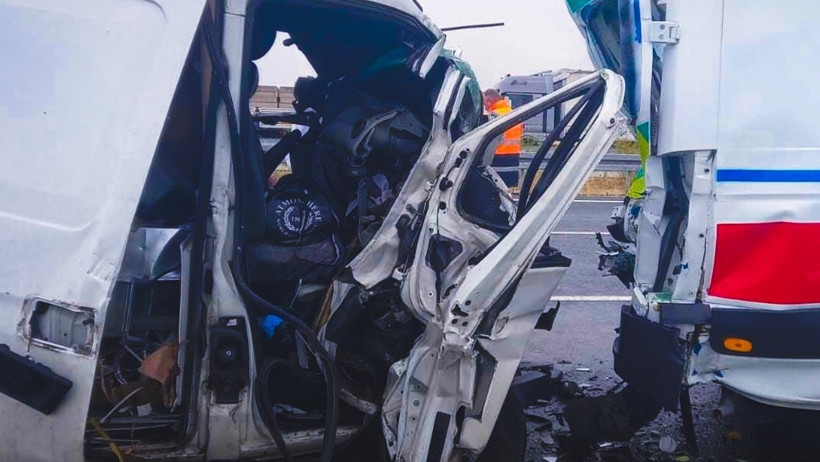 Otoyolda feci kaza: 2 asker şehit oldu, 1 sivil öldü, 3 kişi yaralı - Resim : 1