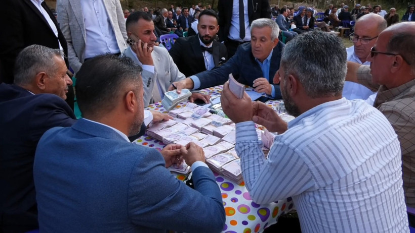 Aşiret düğününde damada tomar tomar para, geline kiloyla altın - Resim : 3