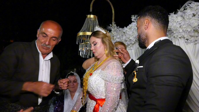 Aşiret düğününde damada tomar tomar para, geline kiloyla altın - Resim : 1