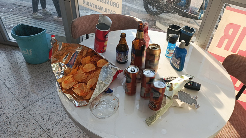 Dondurma ve cips için marketin camını kırdı - Resim : 1