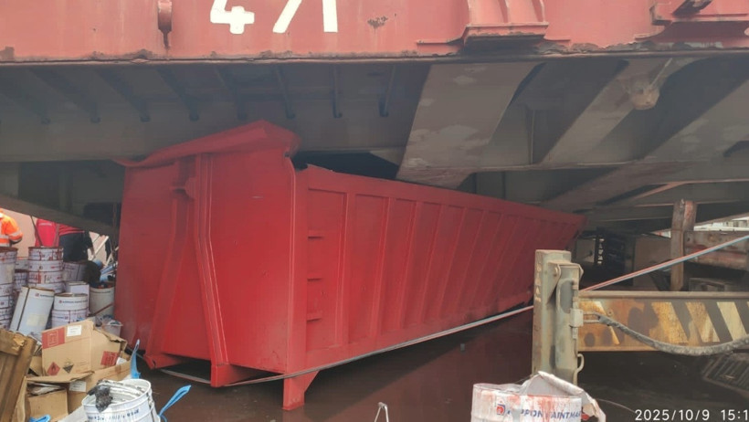 Tuzla'da gemi yan yattı: Ölü ve yaralılar var - Resim : 1