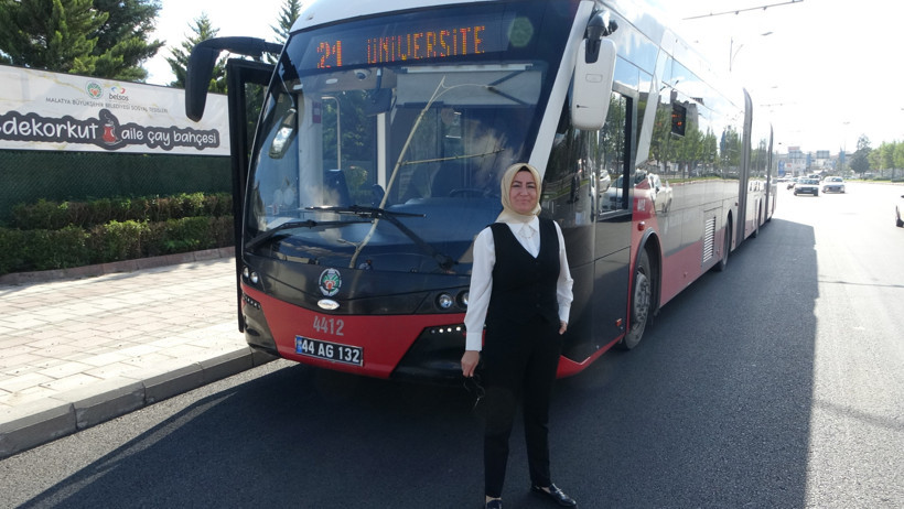 'Kızlar yapamaz' dediler, yaptı: Şimdi yolların 'sultanı' - Resim : 1