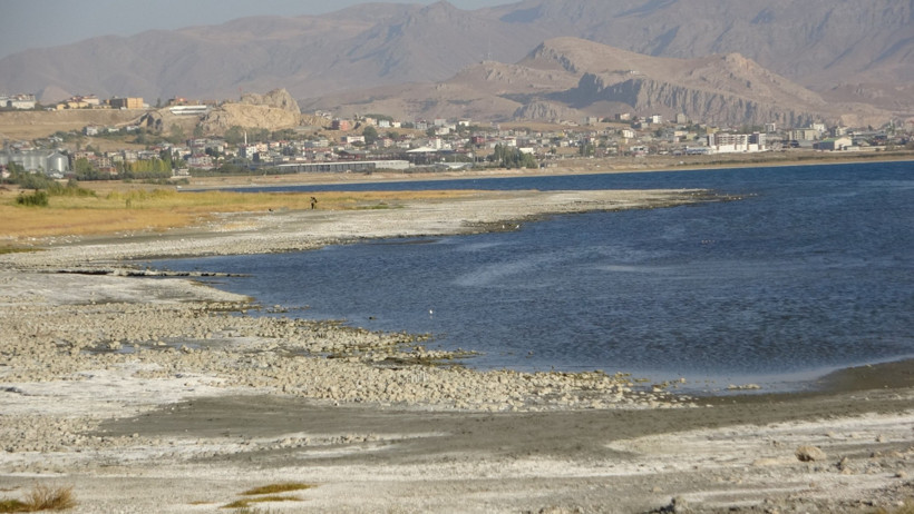 Van Gölü'nde geri dönüşü zor süreç: Çekilme 3 kilometreye ulaştı - Resim : 2