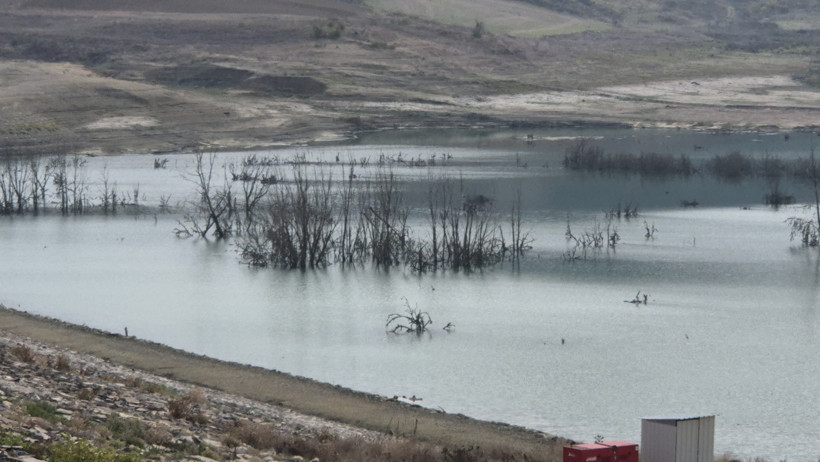 Naip Barajı ölü hacme indi, sular çekildi adacıklar oluştu - Resim : 1