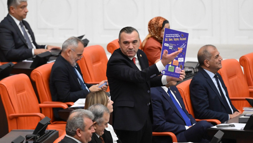 Tepki büyüdü: Sayın Bakan sen hiç eline kokarca aldın mı? - Resim : 1