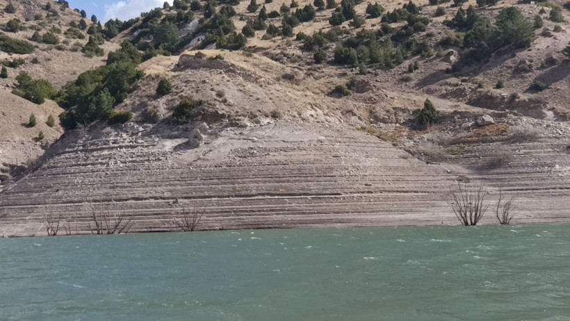 Baraj suları çekildi, eski köy tamamen ortaya çıktı - Resim : 4