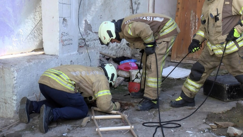 Tavuklarına bakmaya gitti, kuyuya düştü - Resim : 1