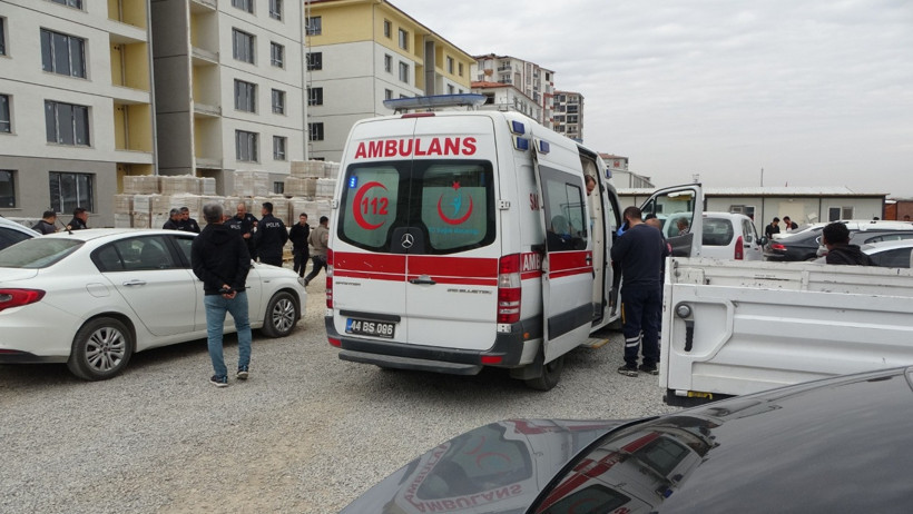 Şantiyede işçiler birbirine girdi: Yaralılar var - Resim : 1
