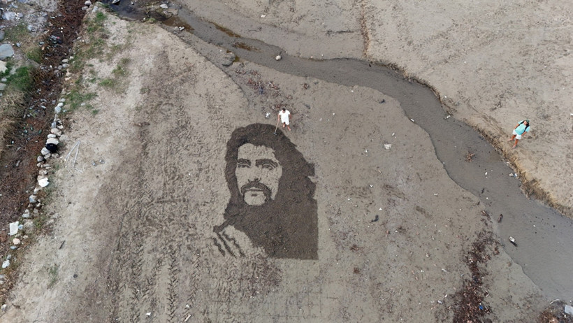 Kumdan Barış Manço! İranlı sanatçıdan nefes kesen çalışma - Resim : 2