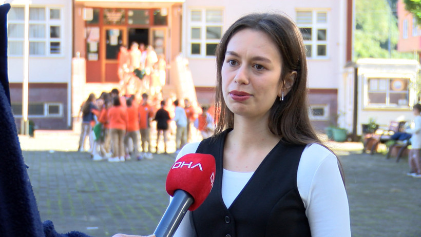 Çocukluk sıralarına öğretmen olarak döndü - Resim : 1