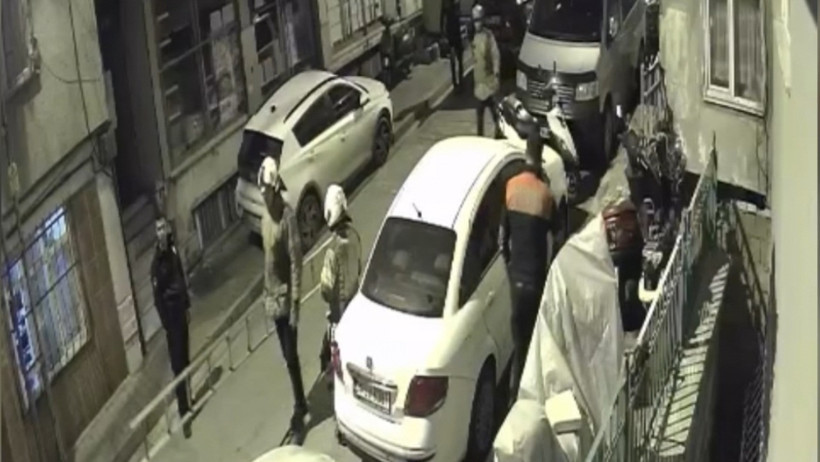 Evlat dehşeti: Annesine saldırıp kendisini odaya kilitledi - Resim : 1