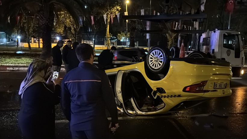 İstanbul'da sağanak: En işlek caddelerden birinde yol çöktü, alt geçidi su bastı - Resim : 2