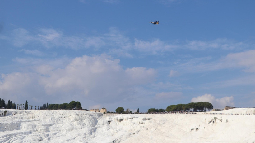 SOLOTÜRK'ten Pamukkale'de gösteri uçuşu - Resim : 1