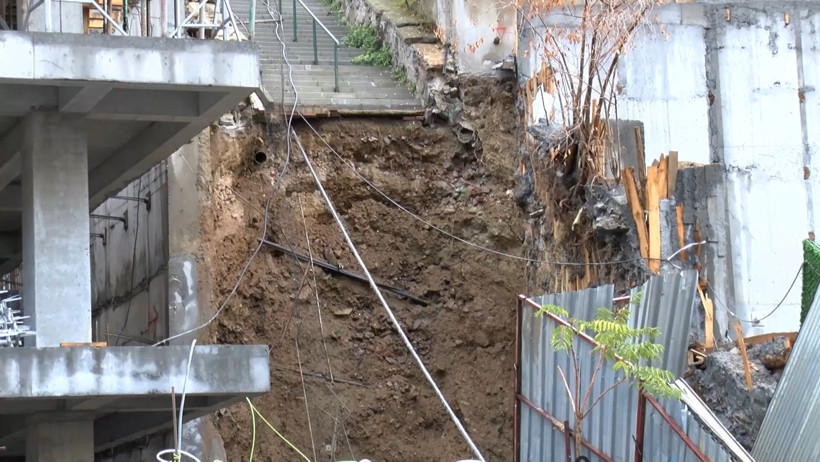 İstanbul'da sağanak: En işlek caddelerden birinde yol çöktü, alt geçidi su bastı - Resim : 6
