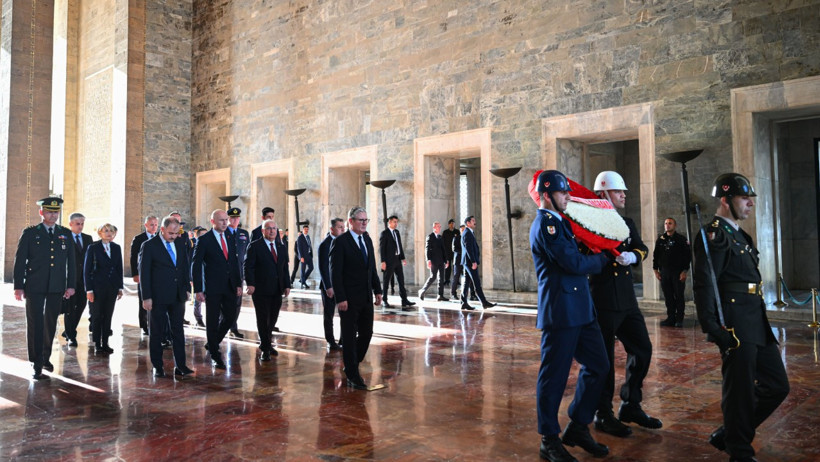 İngiltere Başbakanı Türkiye'de: Erdoğan resmi törenle karşıladı - Resim : 1