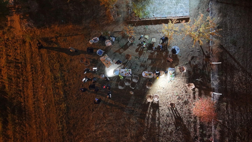 Eğlenmek için çıkardıkları silahları bir anda polise doğrulttular - Resim : 1