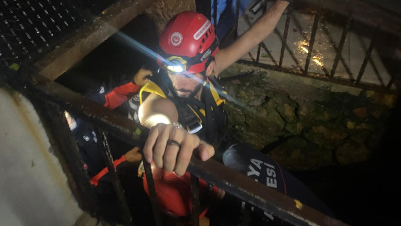 Sığındıkları mağarada mahsur kaldılar - Resim : 1