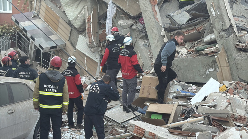 Gebze'de 6 katlı bina çöktü: Beş kişi aranıyor - Resim : 3