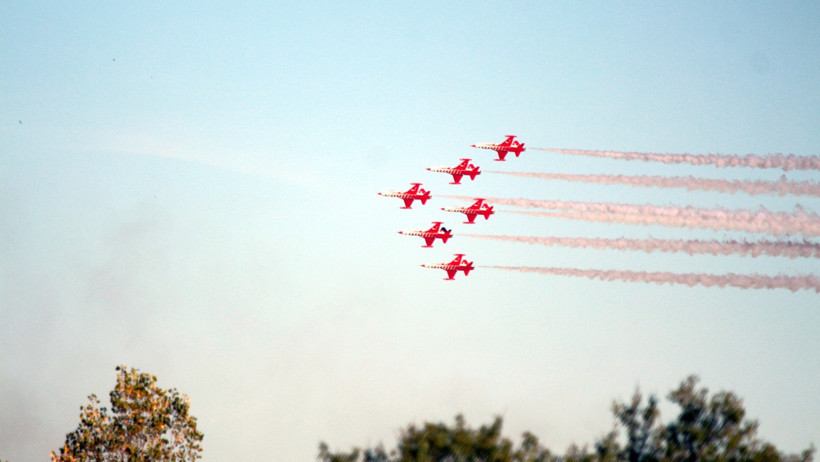 Türk Yıldızları’nın gösterisi nefes kesti - Resim : 2