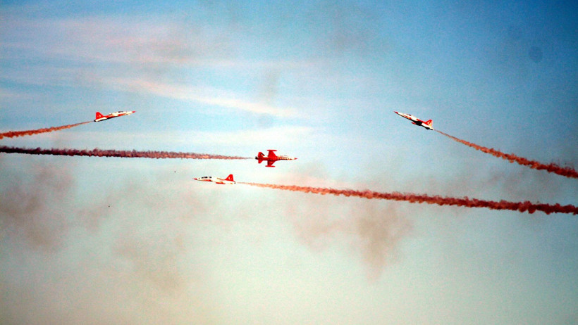Türk Yıldızları’nın gösterisi nefes kesti - Resim : 4