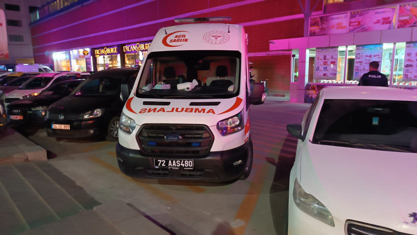 AVM’de feci kaza: Küçük kızın parmağı yürüyen merdivende koptu - Resim : 1