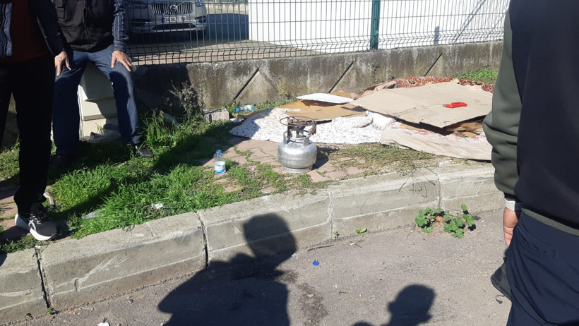 Isınmak için yaktığı tüp sonu oldu! 7 yıldır yalnız yaşadığı minibüste can verdi - Resim : 1