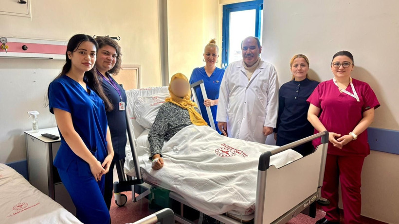 Halsizlik şikayetiyle gitti, karnından 5 kiloluk kitle çıkarıldı - Resim : 1