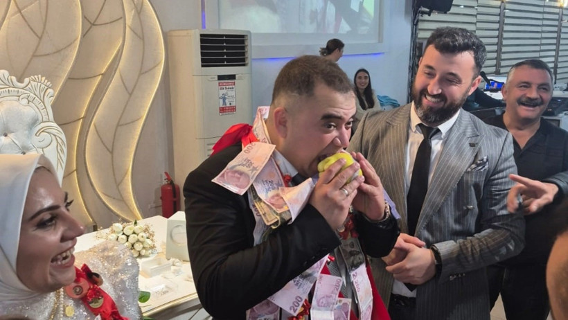 Damada takı yerine ayva taktılar - Resim : 1