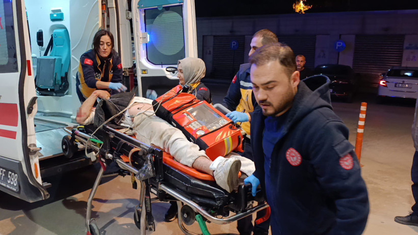 3 motosiklet kazaya karıştı: 1 ölü, 5 yaralı - Resim : 1