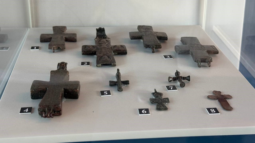 Su altından çıkan 2 bin yıllık mezar taşında beddua yazısı ortaya çıktı - Resim : 1