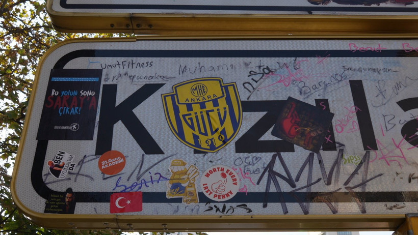 Kızılay tabelasının bitmeyen çilesi! Yenilendi ama... - Resim : 3