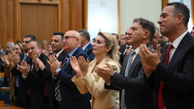 Özgür Özel: Bugünkü genel başkan olarak özür diliyorum - Resim : 3