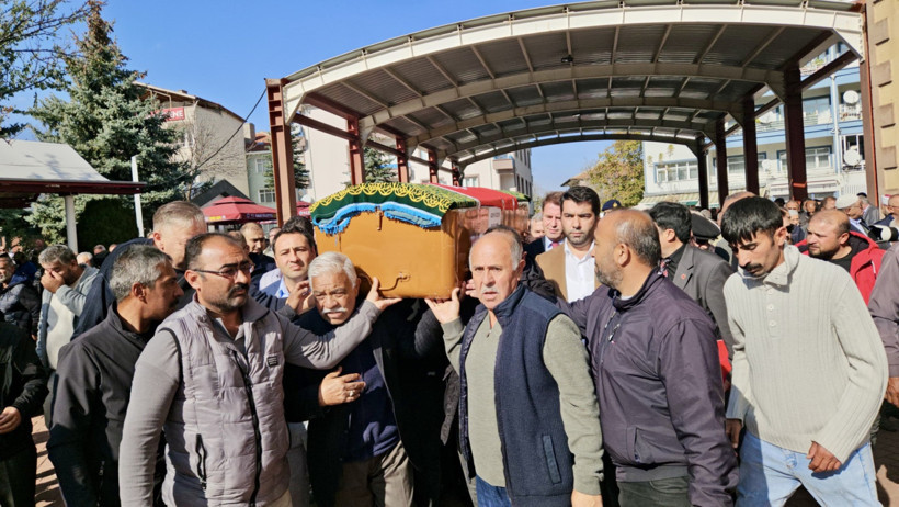 "Davulun efsanesi" Adem Göçer'in cenazesi memleketi Kırşehir'de defnedildi - Resim : 1