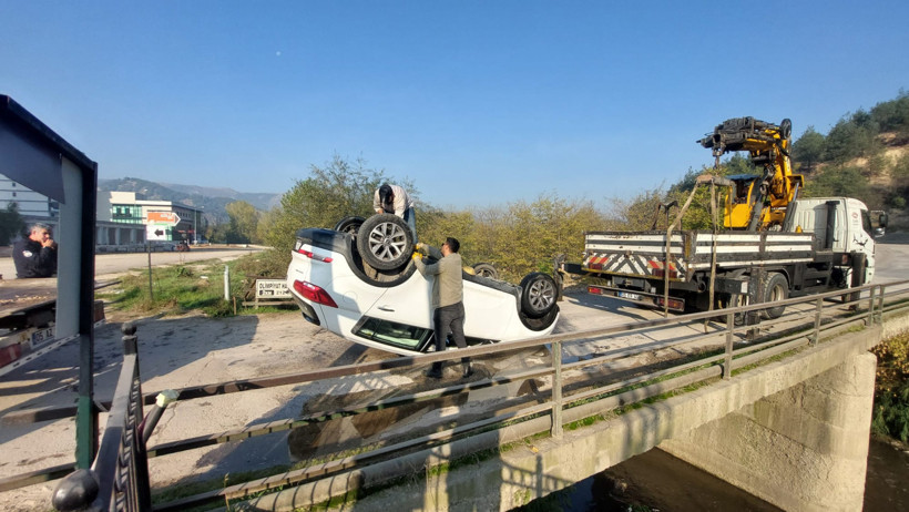 10 metreden çaya uçan çocuklar şans eseri kurtarıldı - Resim : 1